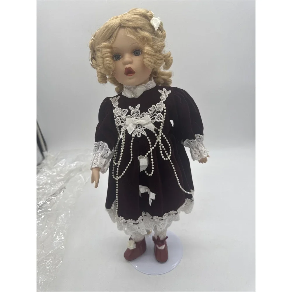 Animated Christmas Carol Doll‎